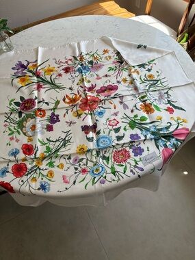 Gucci White Floral Silk - Multicolor Scarf